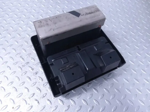 Cenicero delantero Ford Granada OEM 82GBF045A74 Usado image 8