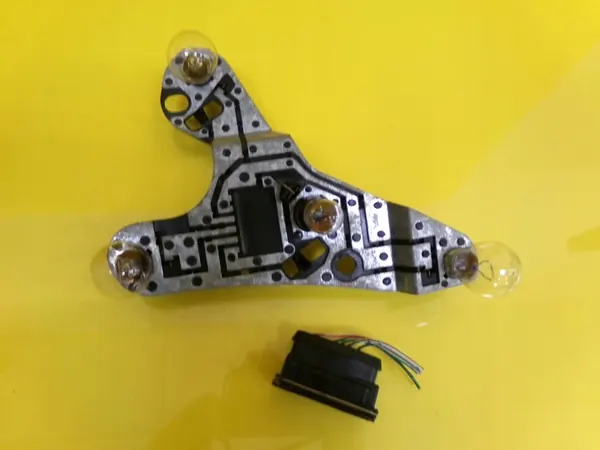 Toyota Avensis Left Rear Lamp Insert 89028786 image 2