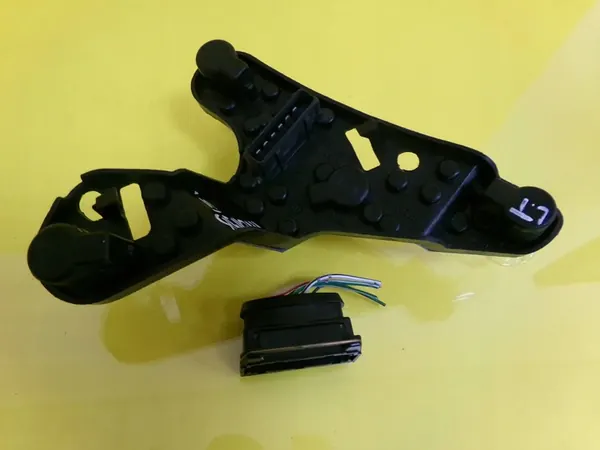 Toyota Avensis Left Rear Lamp Insert 89028786 image 4