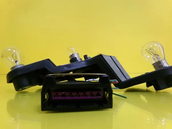 Toyota Avensis Left Rear Lamp Insert 89028786 image 5