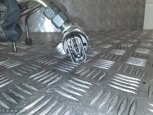 Brandstofrail RENAULT TRAFIC II 2.5L diesel 8200378703 image 4