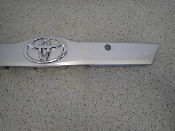 Toyota Verso S Bagagelucklist OEM - Begagnad image 3