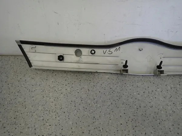 Toyota Verso S Bagagelucklist OEM - Begagnad image 7