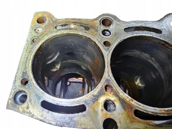 Lancia Motorblok OEM 98A4000 - Gebruikt image 8