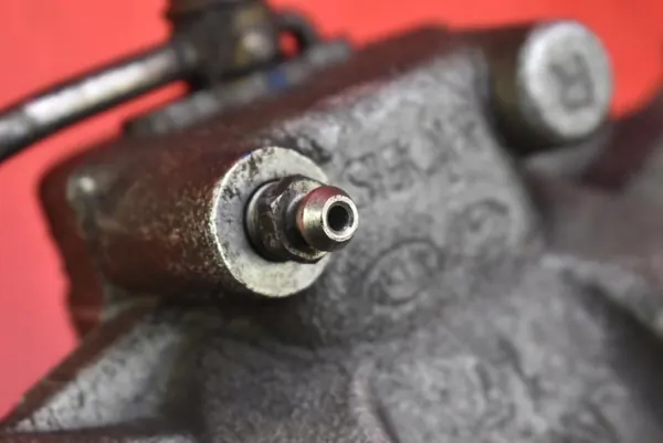 Bromsokla fram höger OEM 58130R2100 - Begagnad image 7