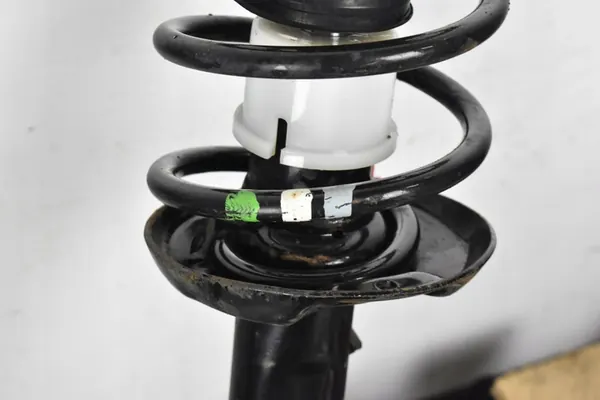 Mozzo anteriore sinistro Audi Q3 8U 2.0 image 3