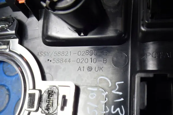 Cadre tunnel levier vitesse Toyota Auris II OEM 58821-02890B image 4