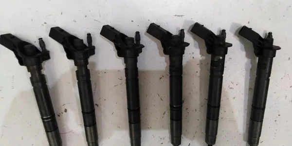 Iniettori AUDI VW 3.0 TDI 059130277FD image 4