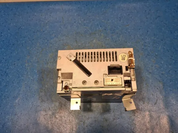 Subaru Forester II Radio OEM 86201SA200 - Gebruikt image 7