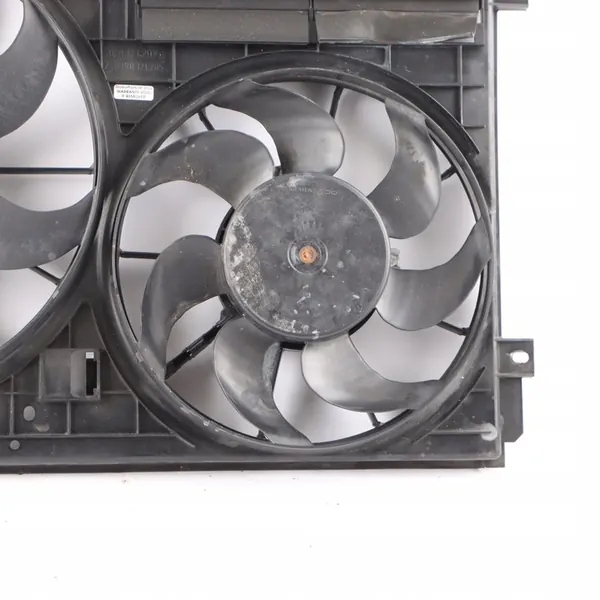 SKODA YETI 2.0 TDI Kylarrubrik Fläkt image 3