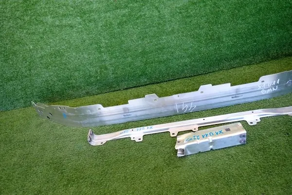 BMW X1 U11 22- Etupuskuri Tuki image 2