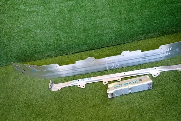 BMW X1 U11 22- Etupuskuri Tuki image 3