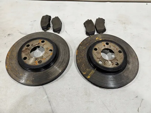 Toyota OE Jarrulevyt & Palat Etu OEM image 2
