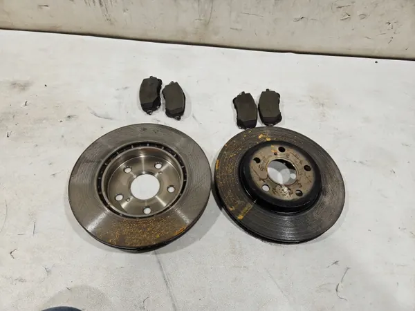Toyota OE Jarrulevyt & Palat Etu OEM image 3