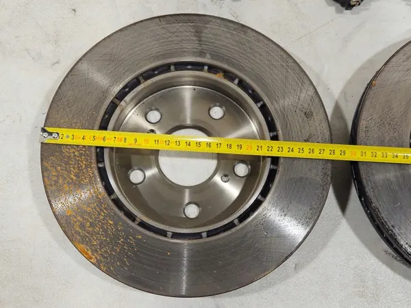 Toyota OE Jarrulevyt & Palat Etu OEM image 7