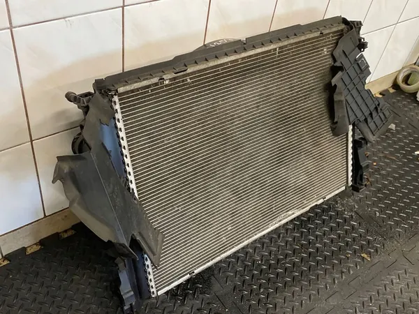 Radiator Set Mercedes W207 2.2 CDI A2045000323 image 2