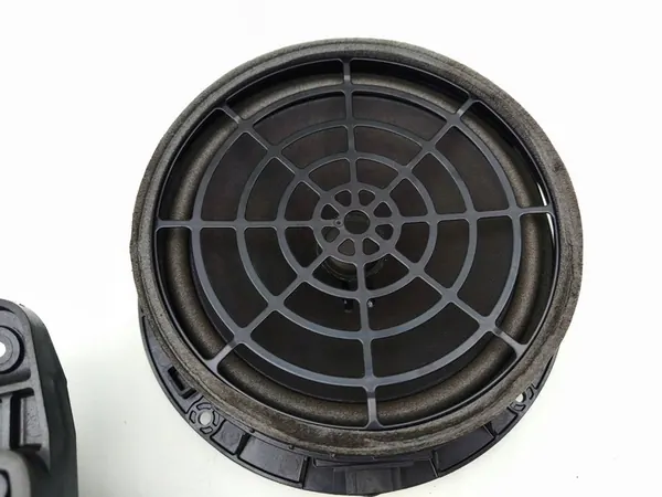 Audi A4 S4 B9 2018 Alto-falante da Porta Traseira Esquerda OEM 8W5035411 image 4