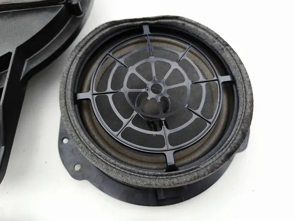 Audi A4 S4 B9 2018 Alto-falante da Porta Traseira Esquerda OEM 8W5035411 image 7