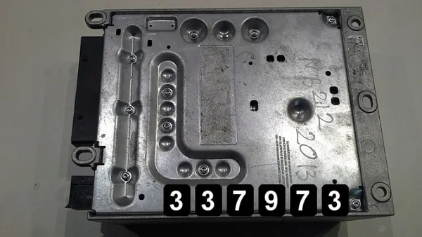 Mercedes ljudförstärkare OEM AM-337973 - Begagnad image 3