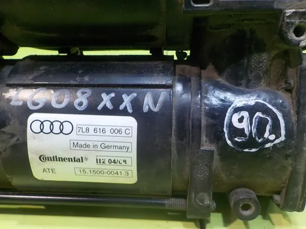 Audi Q7 4.2 TDI Jousituskompressoripumppu OEM 7L8616006C image 6