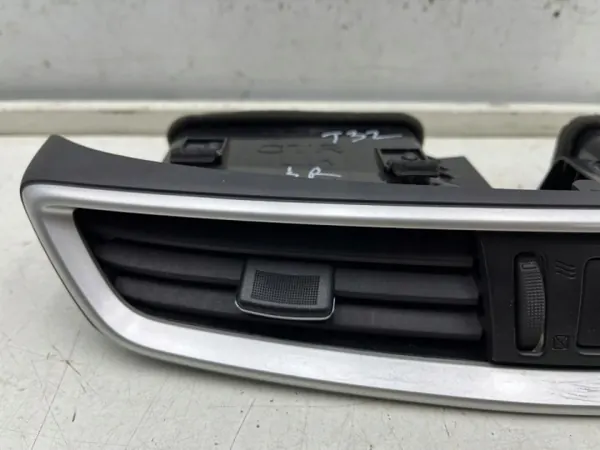 Grille de ventilation centrale Nissan Murano Z52 OEM 687505AA0A image 4