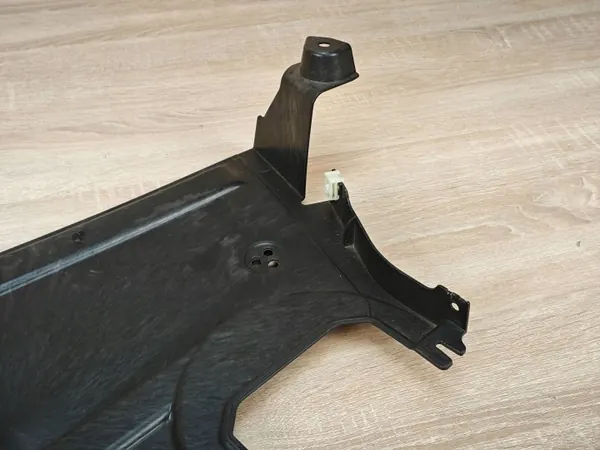 OEM 8738041 Vasen Alustasuojus BMW 4-sarjalle image 4