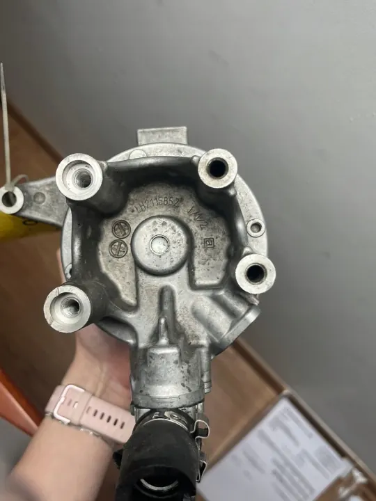 Pompe de direction assistée BMW OEM 677619202 Occasion image 3