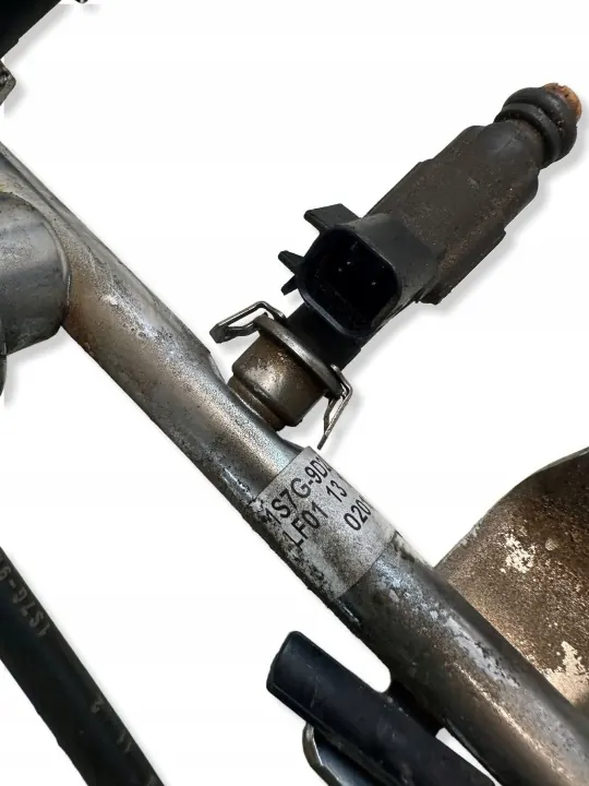 Mazda 6 2.0 16V Einspritzschiene OEM 020129A image 3