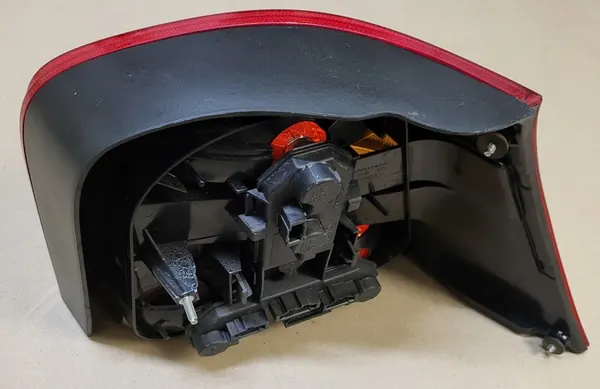 Vänster bakljus VW Golf IV 1J0 Hella image 8