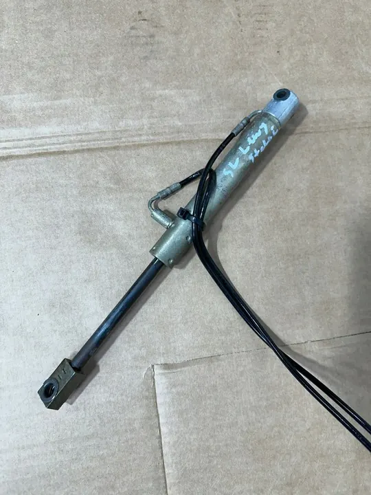 Takaktuator, lås, vänster gångjärn, Mercedes SL R230, OEM A2308001172 image 2