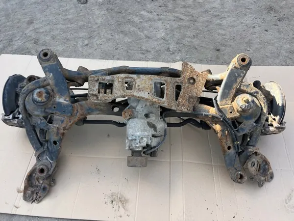 Volvo XC90 I bakaxelbalk P30651884 4x4 diff image 2