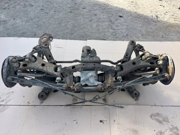 Volvo XC90 I bakaxelbalk P30651884 4x4 diff image 7