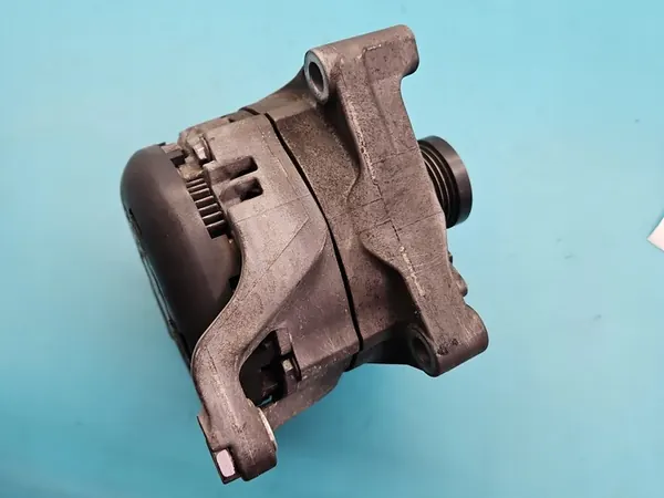 BMW 5 F10 F11 Vaihtovirtageneraattori 2.0B image 3