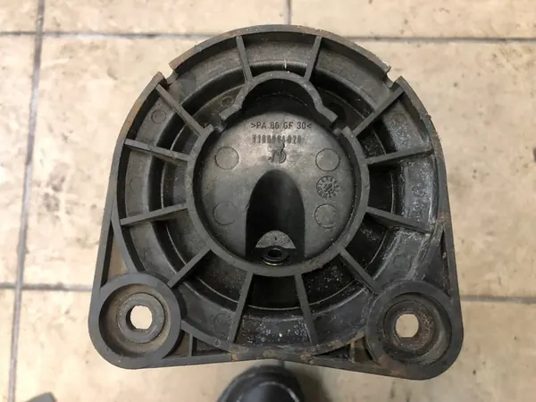 MERCEDES W638 VITO VIANO BAKLUFTFJÄDER image 4