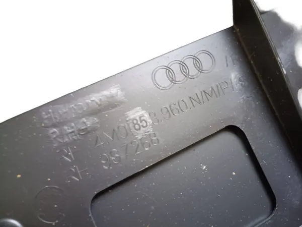 Audi Q7 S-Line Oikea Etuoven Lista OEM 4M0853960N image 3