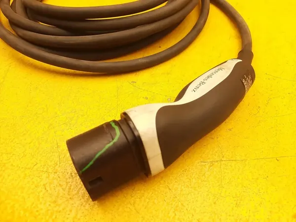 Cable de carga Mercedes-Benz OE A0005833001 image 2