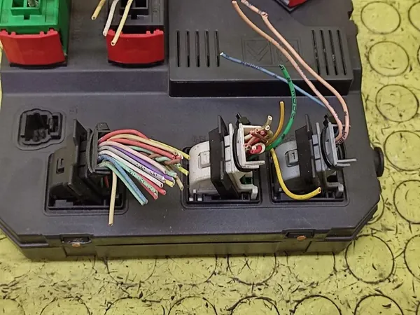 MÓDULO BSI PEUGEOT PARTNER image 2