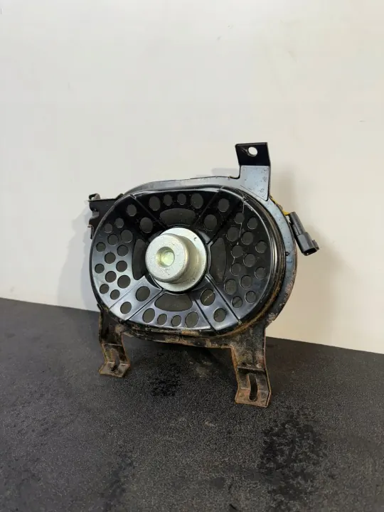 Jaguar XE Subwoofer Avgas Högtalare OEM 00.098.37N image 4