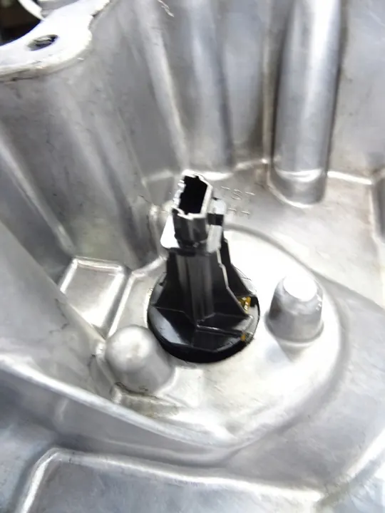 VW T-ROC 1.6 TDI Oljesensor 04L103603C 04L907660C image 10