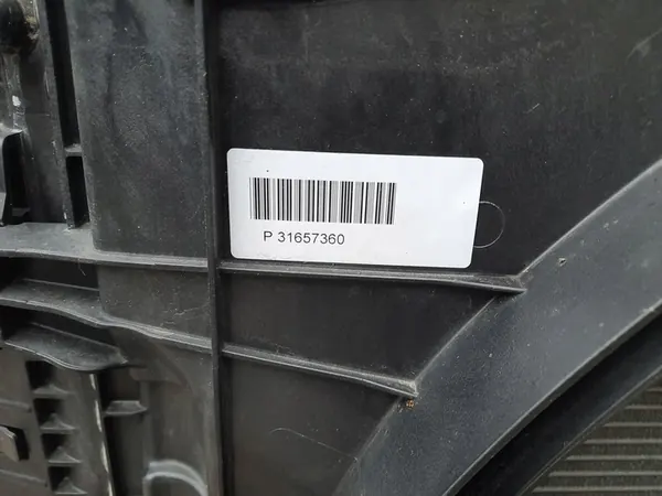 Volvo V60 II T8 Jäähdyttimen Sarja 32224829 32249743 32249741 image 10