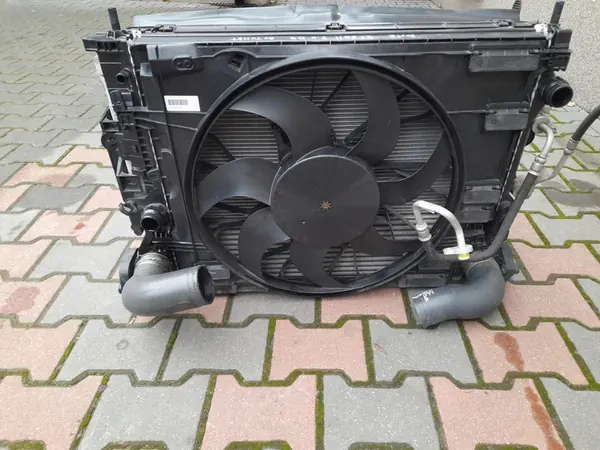 Volvo V60 II T8 Jäähdyttimen Sarja 32224829 32249743 32249741 image 3