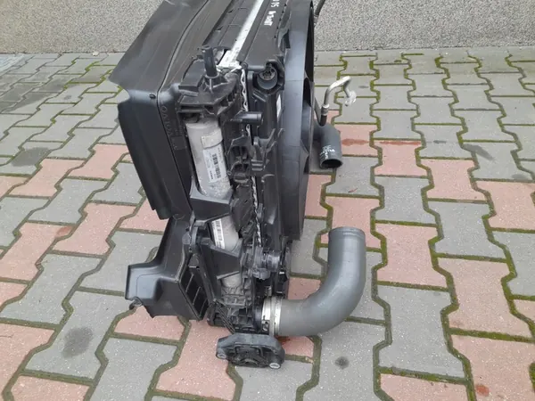 Volvo V60 II T8 Jäähdyttimen Sarja 32224829 32249743 32249741 image 4