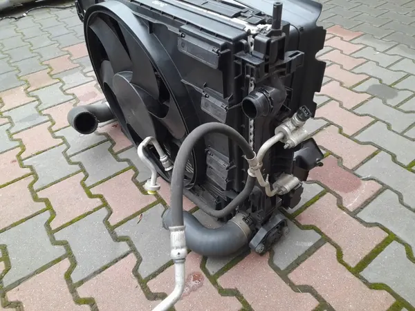 Volvo V60 II T8 Jäähdyttimen Sarja 32224829 32249743 32249741 image 6