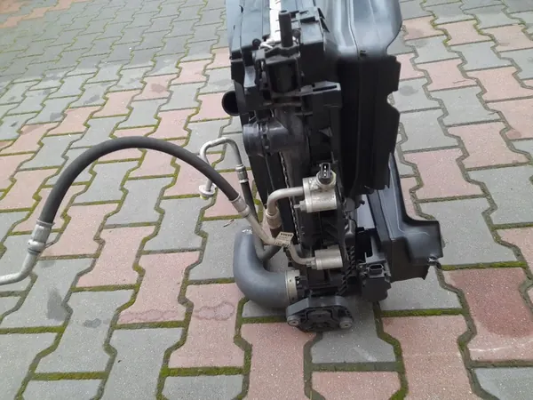 Volvo V60 II T8 Jäähdyttimen Sarja 32224829 32249743 32249741 image 7