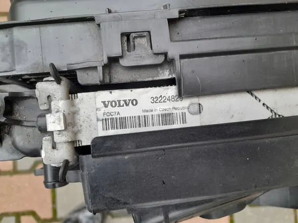 Volvo V60 II T8 Jäähdyttimen Sarja 32224829 32249743 32249741 image 9