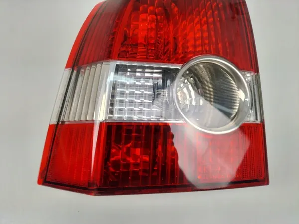 Luz Trasera Izquierda Volvo V50 04-07 OEM 30678749 image 2
