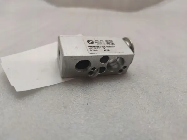 Válvula de expansión A/C OEM 6845415 para BMW X1 F48 F49 image 2