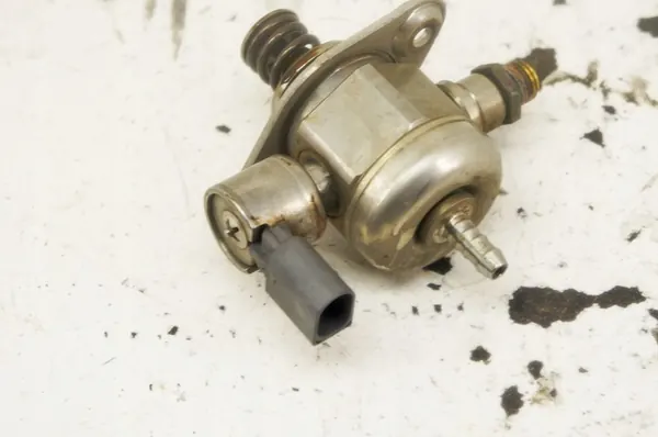 Kraftstoffpumpe VW Passat B8 1.8TSI UL210 image 2