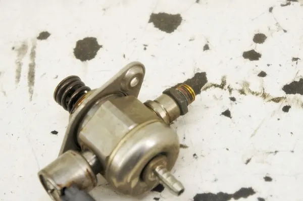 Kraftstoffpumpe VW Passat B8 1.8TSI UL210 image 3