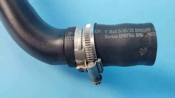 Pescoço de enchimento BMW OEM R2748744305 - Usado image 4